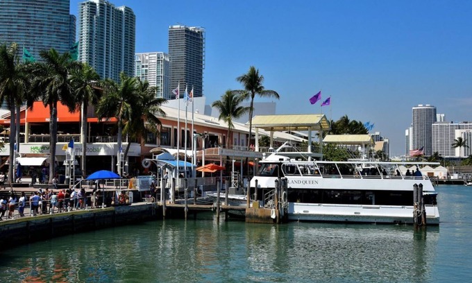 Downtown Miami Casa | Luxury Space with Fully-equipped Kitchens Near South Beach! Pets Allowed, Pool