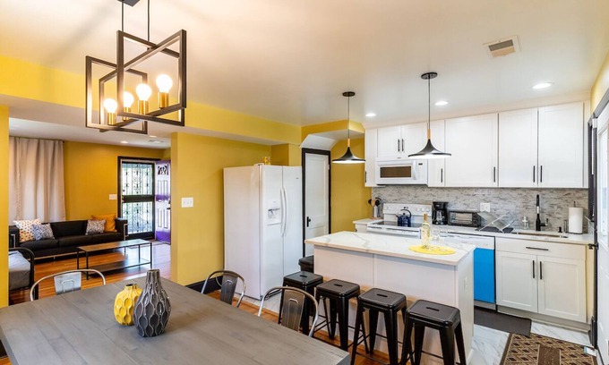 Fairlawn Casa | Luxury spacious charming DC row house + free parking