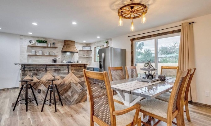 Loveland Casa | Luxury Spacious House Great for a Family Retreat