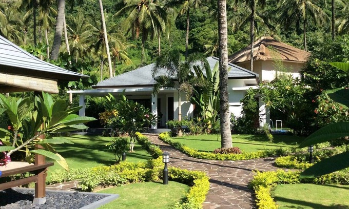 Senggigi Villa | Luxury Spacious Villa