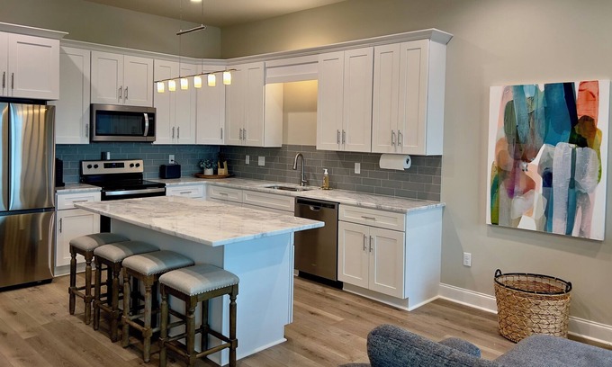 Youngsville Condominio | Luxury Sport Complex Townhome
