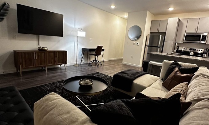 Richmond Apartamento | Luxury stay in the heart of the city and minutes from downtown! Free Parking!