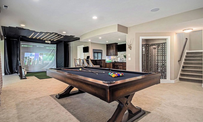 Elkhorn Casa | Luxury Stay with Golf Simulator and 3 King Bedrooms!
