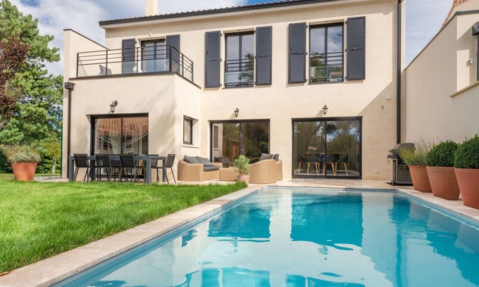 Pessac Casa | LUXURY STONE HOUSE IN THE HEART OF THE BORDEAUX VINEYARDS