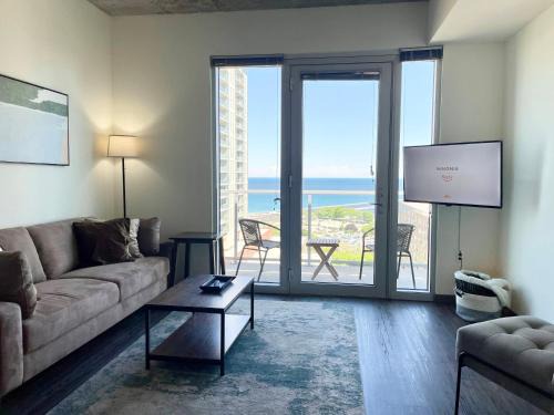 Lower East Side Apartamento | Luxury Studio Apt Near Brady St with Balcony and Lake View