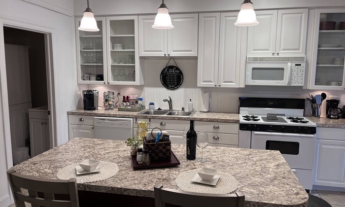 Flat Rock Condominio | Luxury Studio Condo