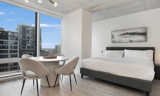 Milton Park Apartamento | Luxury Studio in Heart of MTL 904 | Metro access
