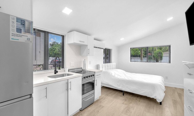 Miami Shores Casa | Luxury Studio in Prime Location