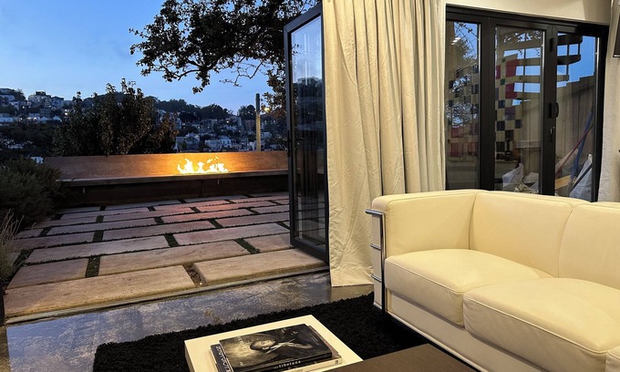 Dolores Heights Apartamento | Luxury studio, walkout terrace, breathtaking views