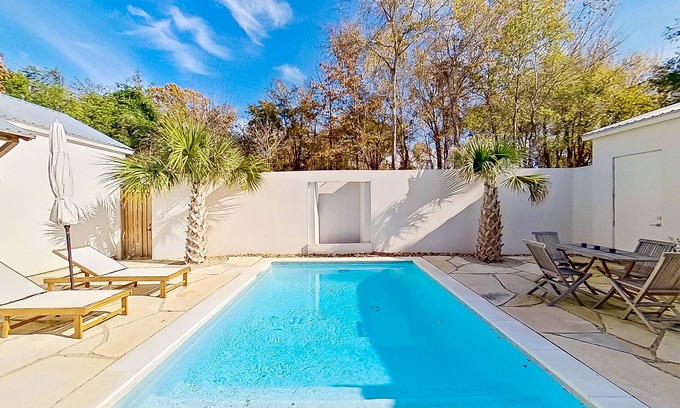 Arp Casa | Luxury stunner with private pool, cabana, chef's kitchen, & AC - dog-friendly