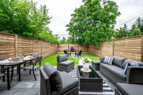 Niagara Falls Casa | Luxury Stylish Home, Walk to Falls, Fire Pit&More