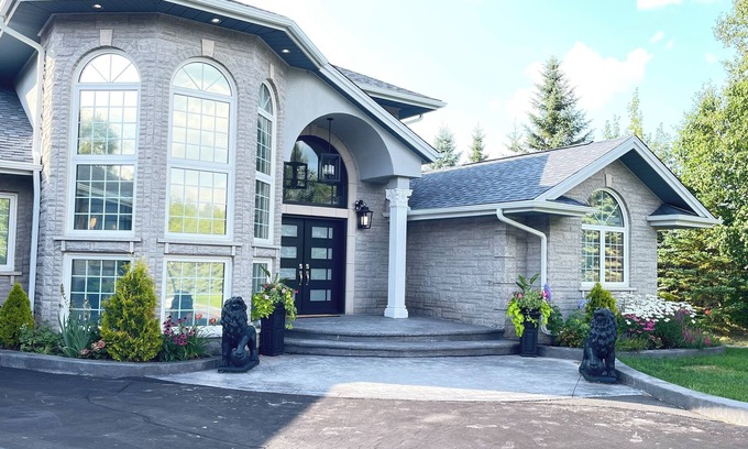 Sudbury Casa | Luxury Sudbury Lake house