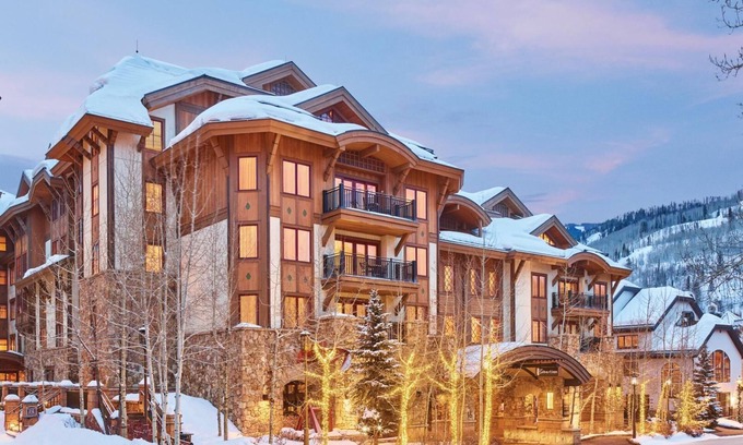 Vail Complejo | Luxury Suite for Groups w/ Private Bathrooms & Well-Appointed Living Area