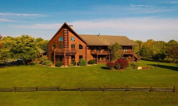 Point Au Roche Cabina | Luxury Suite in Famous Lodge - Jacuzzi + Lake Champlain