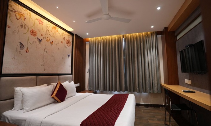 Vijayawada Apartamento | Luxury Suite Room— 5 min from the Ce!