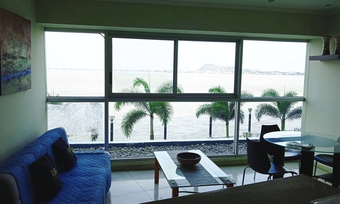 Puerto Santa Ana Apartamento | Luxury Suites Riverfront GYE