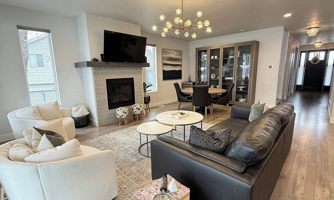 Sandy Casa | Luxury Summer Home, Basketball Court, Hot Tub Firepit Excellent Beds & Linens.