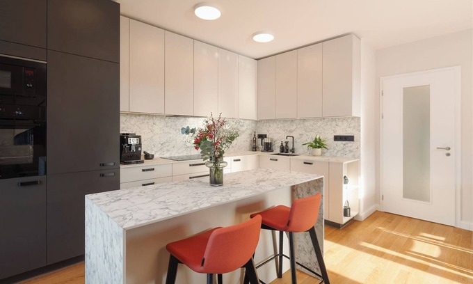 Prague 13 Apartamento | Luxury Sunny Home - 2bedrooms, PS5, Garage, Balcony, Super fast Internet