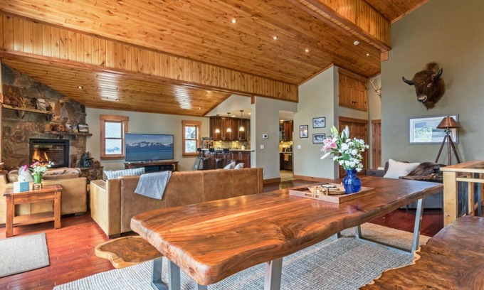 Truckee Casa | Lujo Tahoe / Donner Home w / Vistas Montaña, Sauna & Hot Tub! - 6 Cama / 4. 5 Baño