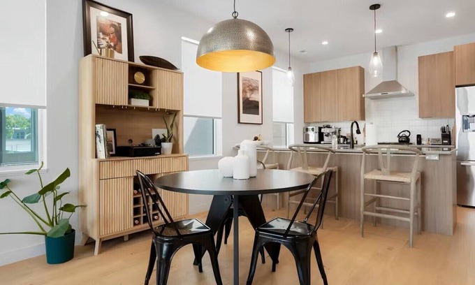 Berkeley Casa | Luxury Tennyson Brownstone/Mountain Views + Dining, Bars, Shops & Parks