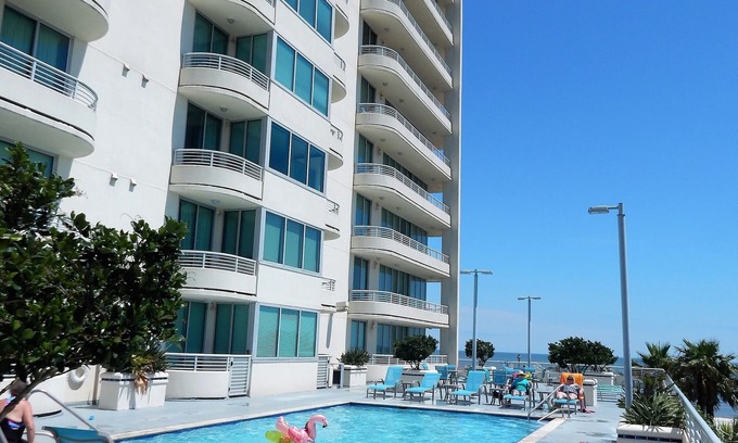 Biloxi Condominio | LUXURY! THE OCEAN CLUB BEACHFRONT BILOXI