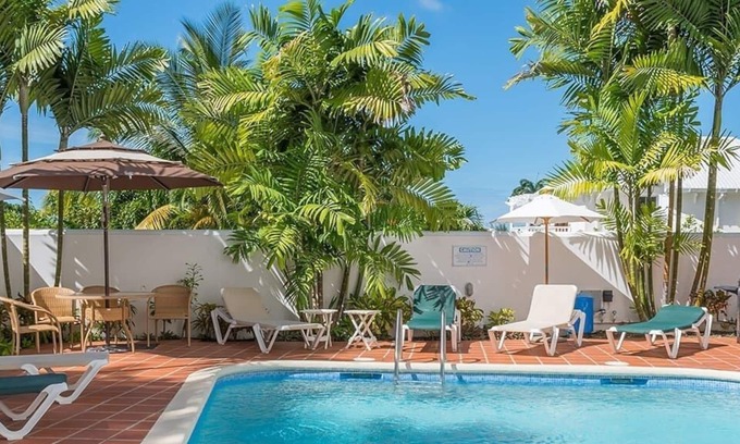 Gibbes Apartamento | Luxury Three Bedroom Holiday Apartment with Pool
