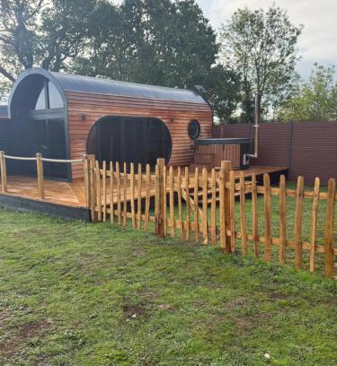 Hatherton Otro | Luxury Tiny Home next to Belfry Golf Course