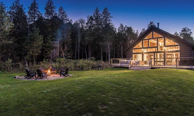 Tobermory Cabina | Luxury Tobermory Retreat: Modern Home + Hot Tub