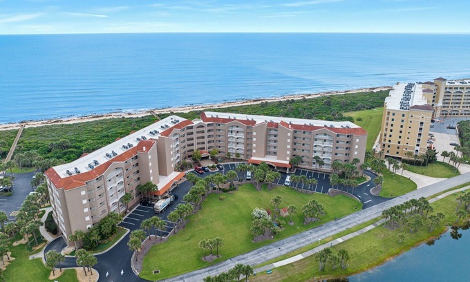 Palm Coast Condominio | Luxury top floor beachfront view