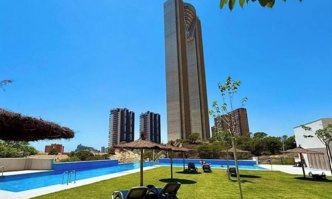 Benidorm Apartamento | Luxury Torre Sakura Apartment - 250m to the beach
