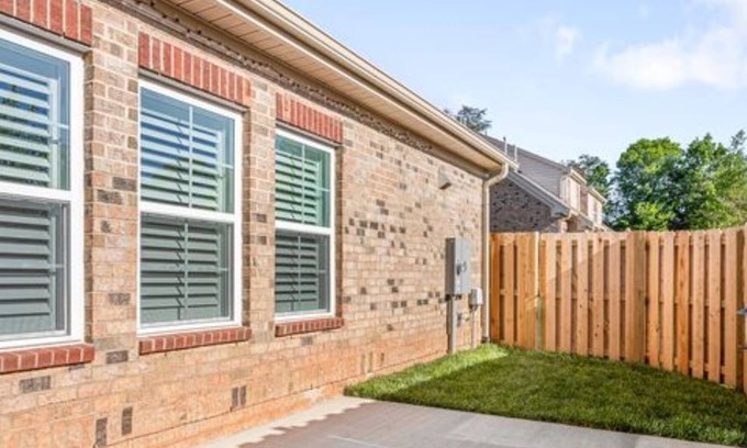 Gibsonville Casa | Luxury Townhome Near Everything! 2 miles to Elon University