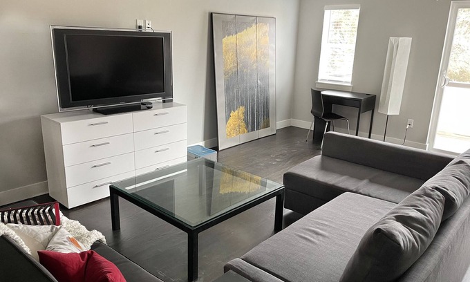 Northeast Park Hill Casa | Luxury Townhome with Beautiful Views sleeps up to 12