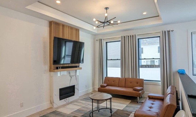 Nonantum Casa | Luxury townhouse 6 Miles from Boston. New construction. Monthly rents