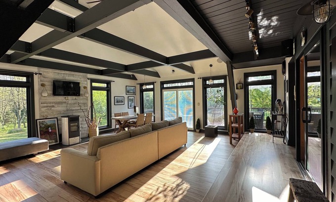 Culver Cabina | Luxury Transitional Cabin In The Woods