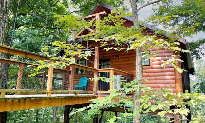 Millersburg Cabina | Luxury Treehouse Getaway with Treetop Views
