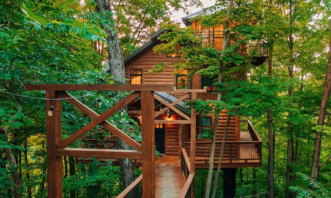 Millersburg Cabina | Luxury Treehouse Nestled in Trees of Amish Country