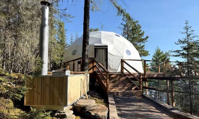 Crane Lake Cabina | Luxury Treetop Glamping Dome with Private Hot Tub near Crane Lake, Minnesota