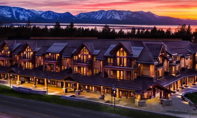 South Lake Tahoe Condominio | Luxury Two Bedroom Residence Steps From Heavenly Village Book 7 Nights for 10% Off by RedAwning