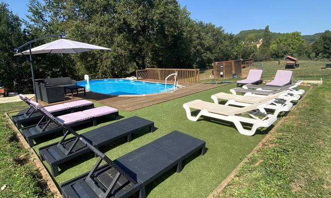 Puy-l'Eveque Cabaña | Luxury two-bedroom gite w/pool. Peaceful retreat, surrounded by nature.