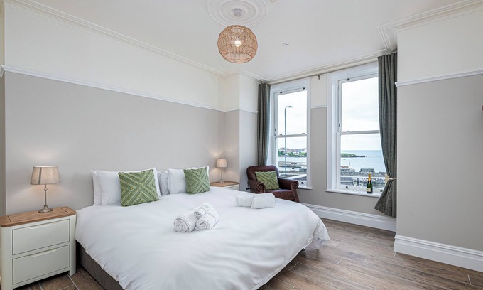 Cemaes Bay Casa | New Ty Glas Beach House sleeps 22 across 11 ensuite rooms with an indoor Swimspa