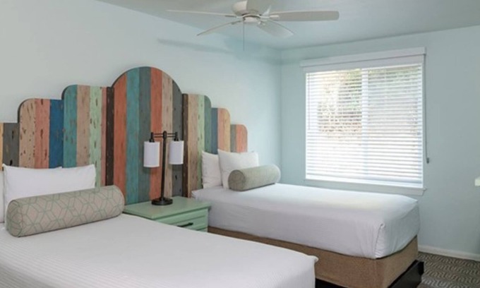 University Heights Condominio | Luxury unit for Comic-Con. full kitchen sleeps 6