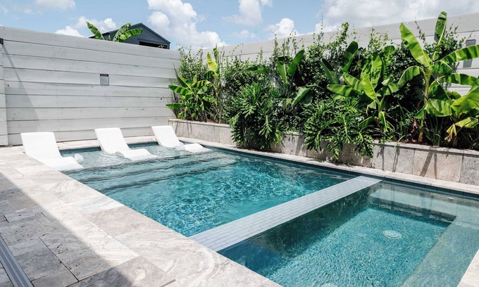 Faubourg Lafayette Hotel | Luxury Unit With Heated Pool & Hot Tub