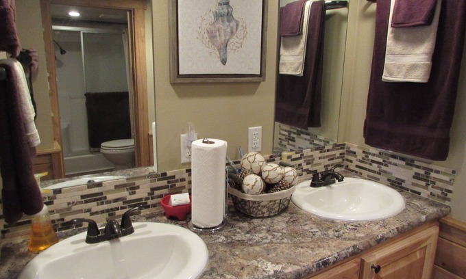 Willis Cabina | Luxury vacation cabin: fish from your private deck!