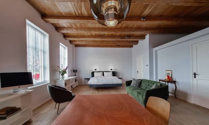 Lioessens Apartamento | Luxury vacation studio near the Wadden Sea with its own private sauna.