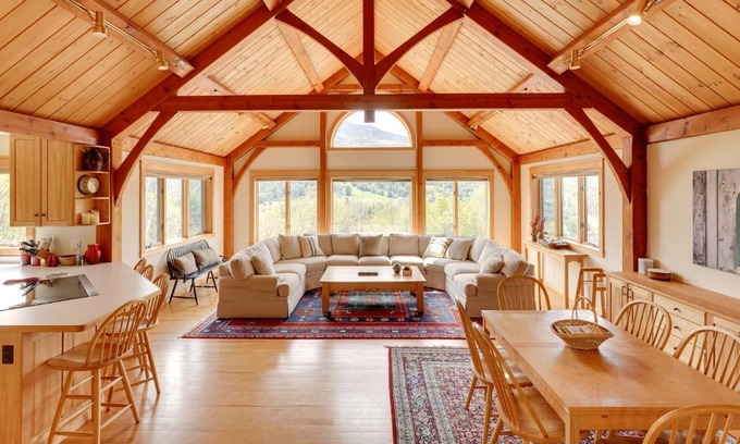 Windsor Casa | Luxury Vermont Vacation Rental Private Hot Tub!