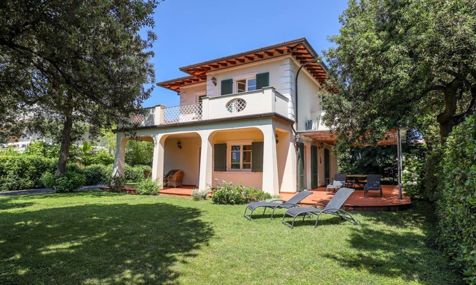 Marina di Pietrasanta Villa | VILLA DE LUJO VERSILIA, 4 DORMITORIOS Y 5 BAÑOS, JARDIN, AIRE ACONDICIONADO WIFI