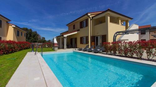 Banjole Villa | Luxury Vila compelx Mar-Marisol with 2 pools and 8 bedrooms, 200m from the beach