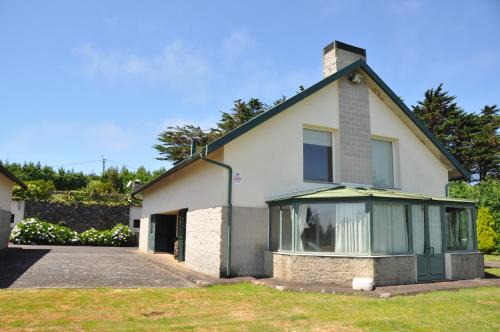 Santo da Serra Villa | Luxury VILLA CAMÉLIA. Mountains, golf, horses, levada walks.