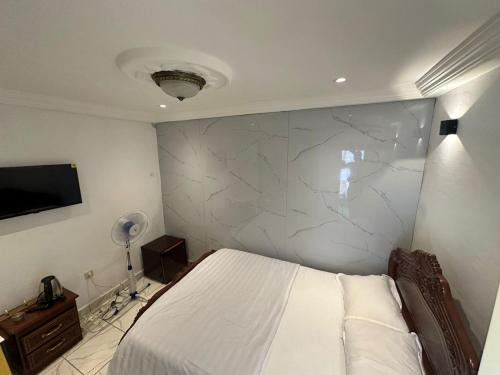 Limbe Casa | Luxury Villa AC Ensuite Room 8