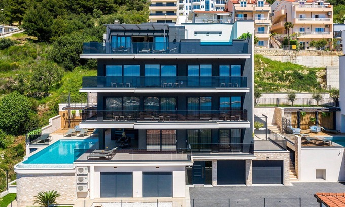 Moca Villa | Luxury Villa Calliope with Pool